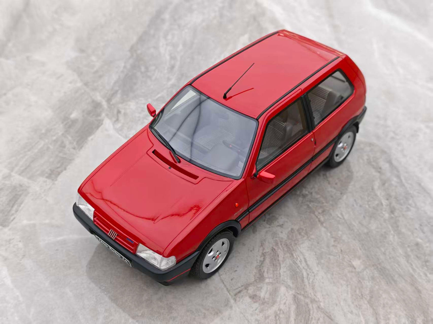 OttO 1/18 FIAT UNO TURBO i.e OT487