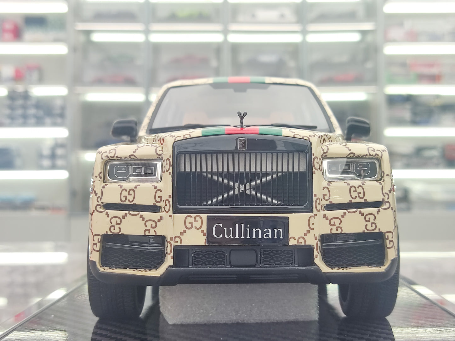 YY Model 1/18 Rolls-Royce Cullinan Resin Car Model JS-YY001
