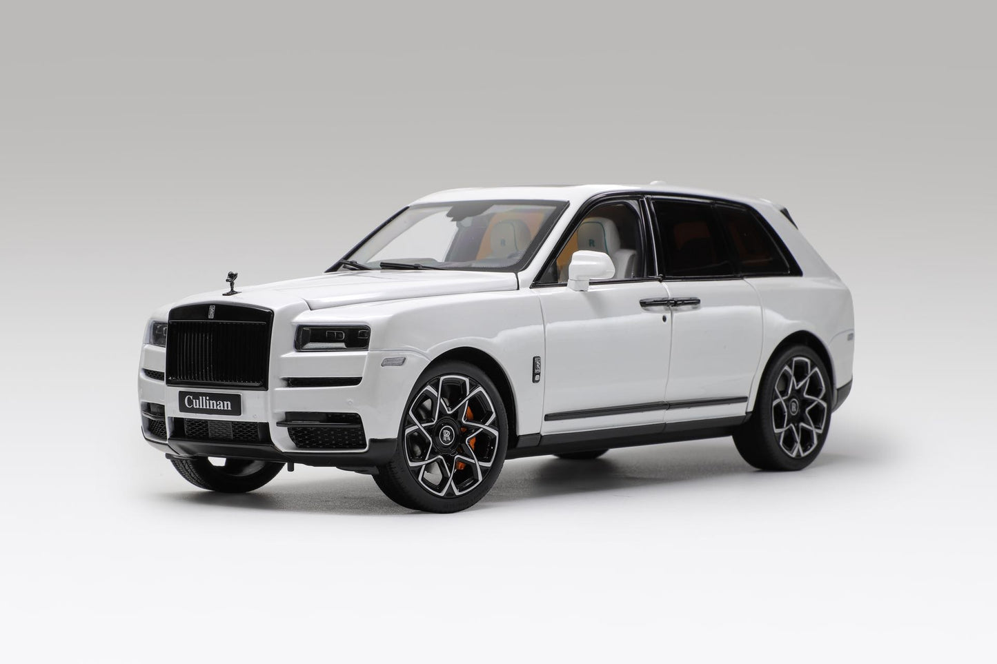 OEM leather version, 1/18 scale alloy full-opening Rolls-Royce Cullinan BB fishing seat version