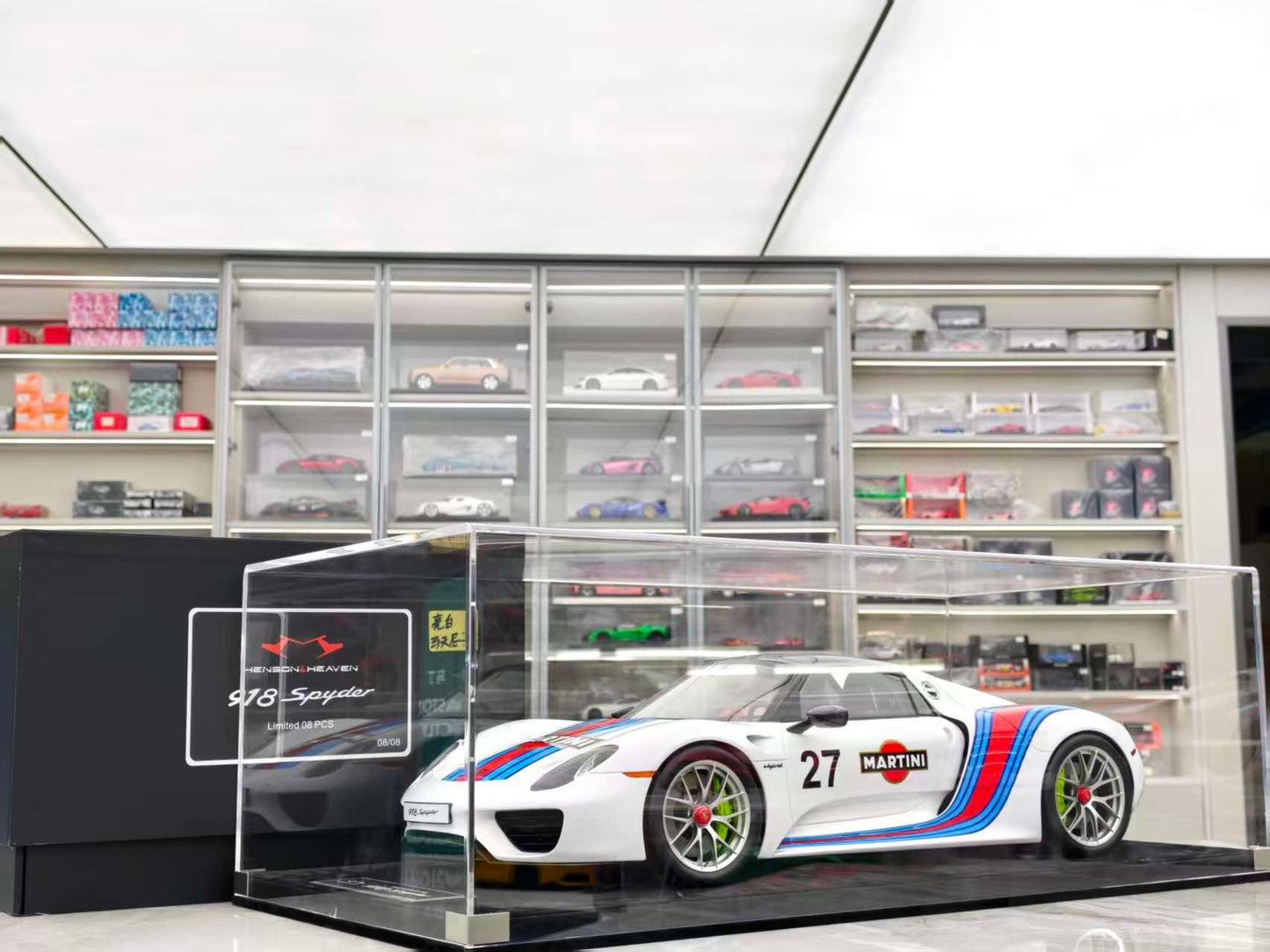 HH Model 1/8 Porsche 918 Spyder Martini HH523