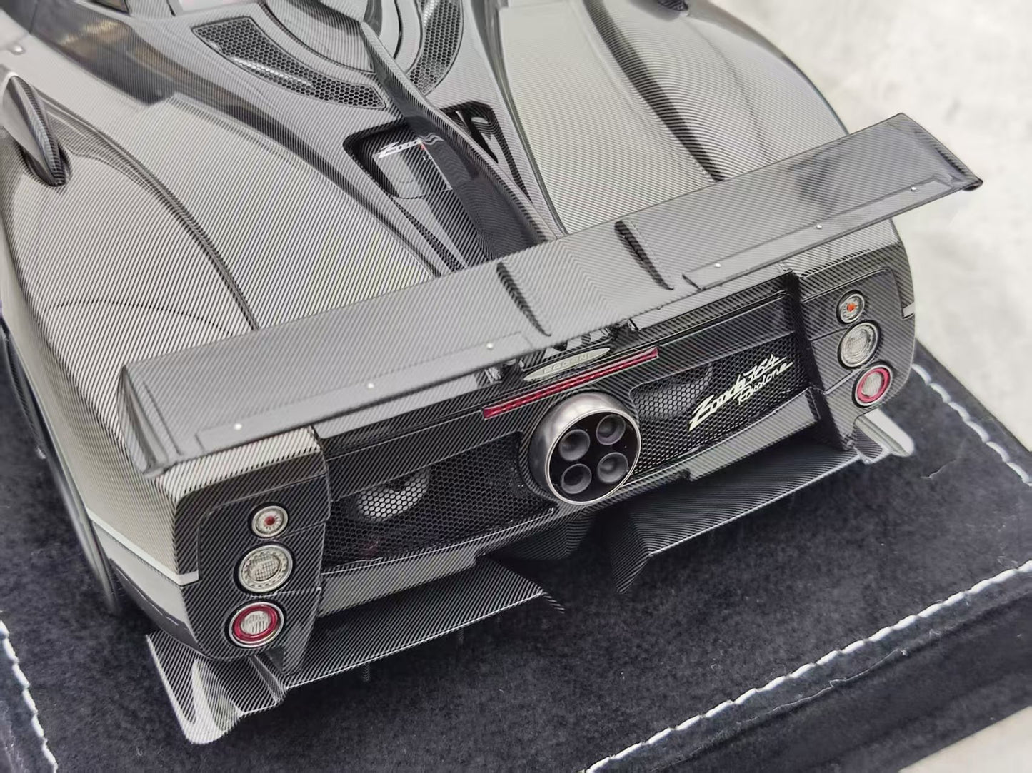HH Model 1/18 Pagani Zonda Specials   764 Passione HH556