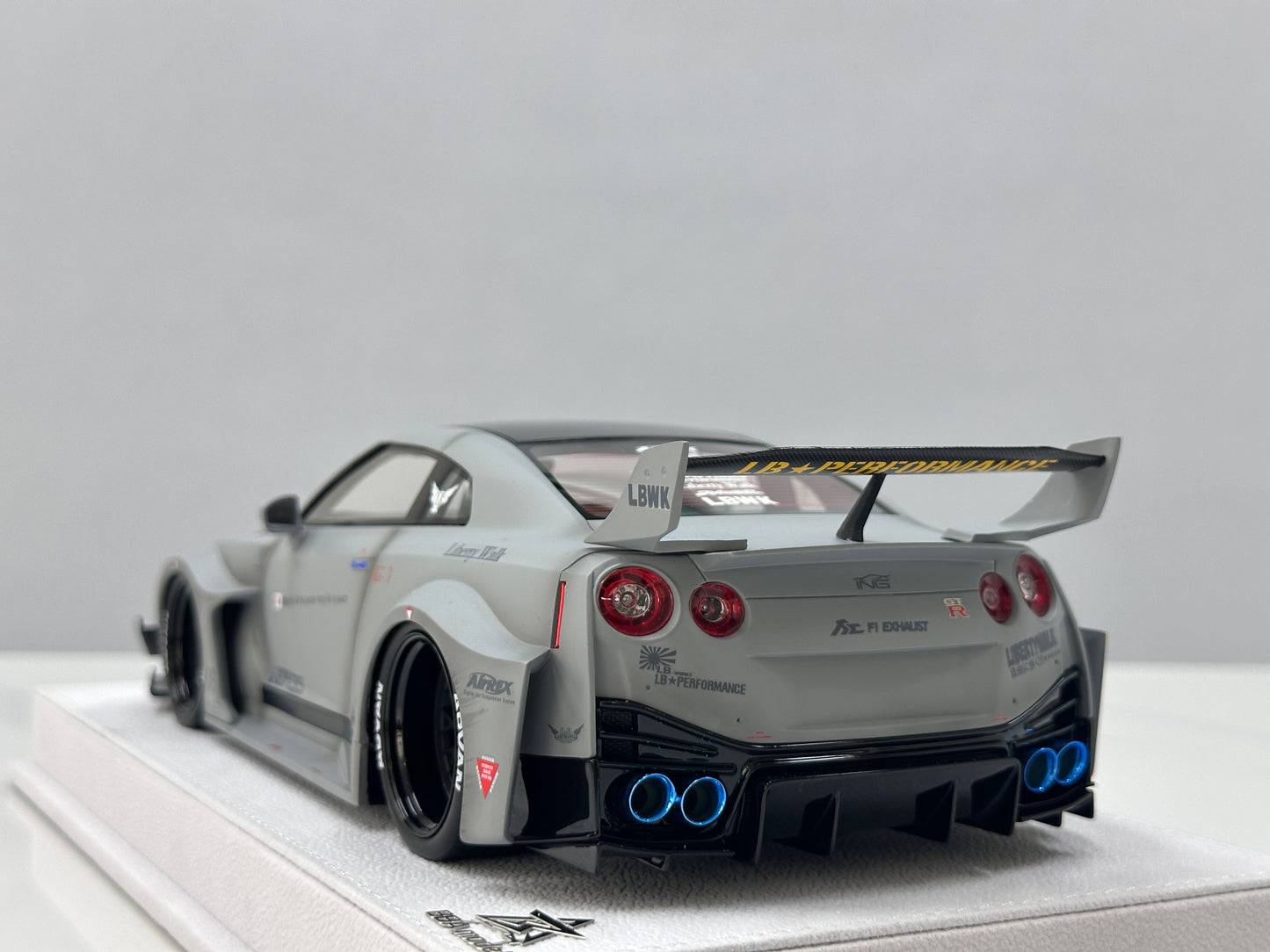 BBA MODEL 1/18 Nissan GTR 35GT-RR Fighter Gray BBA063