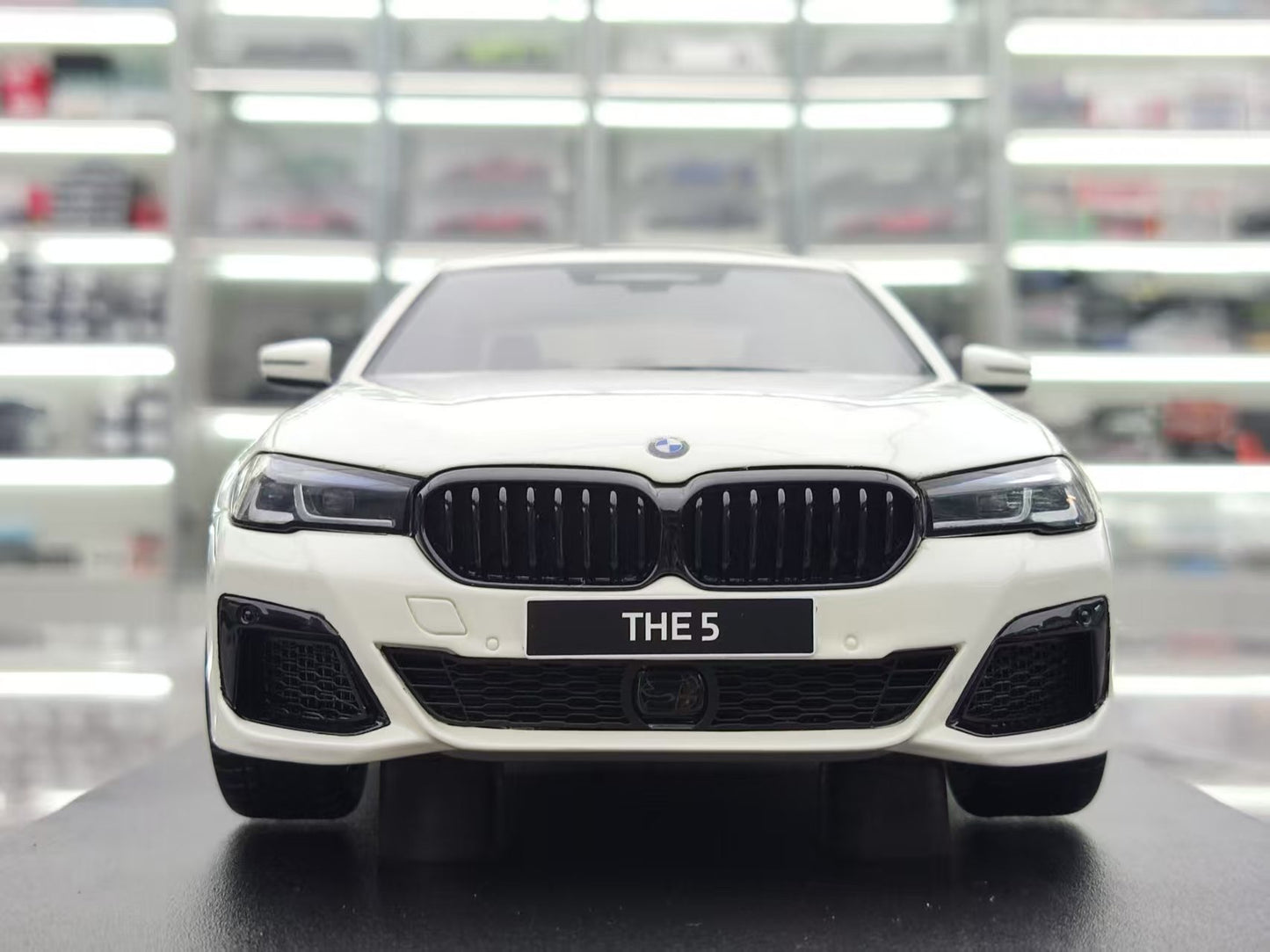 GT Spirit 1/18 BMW 545E X DRIVE SALOON M SPORT ALPINE White Resin Model Decoration GT496