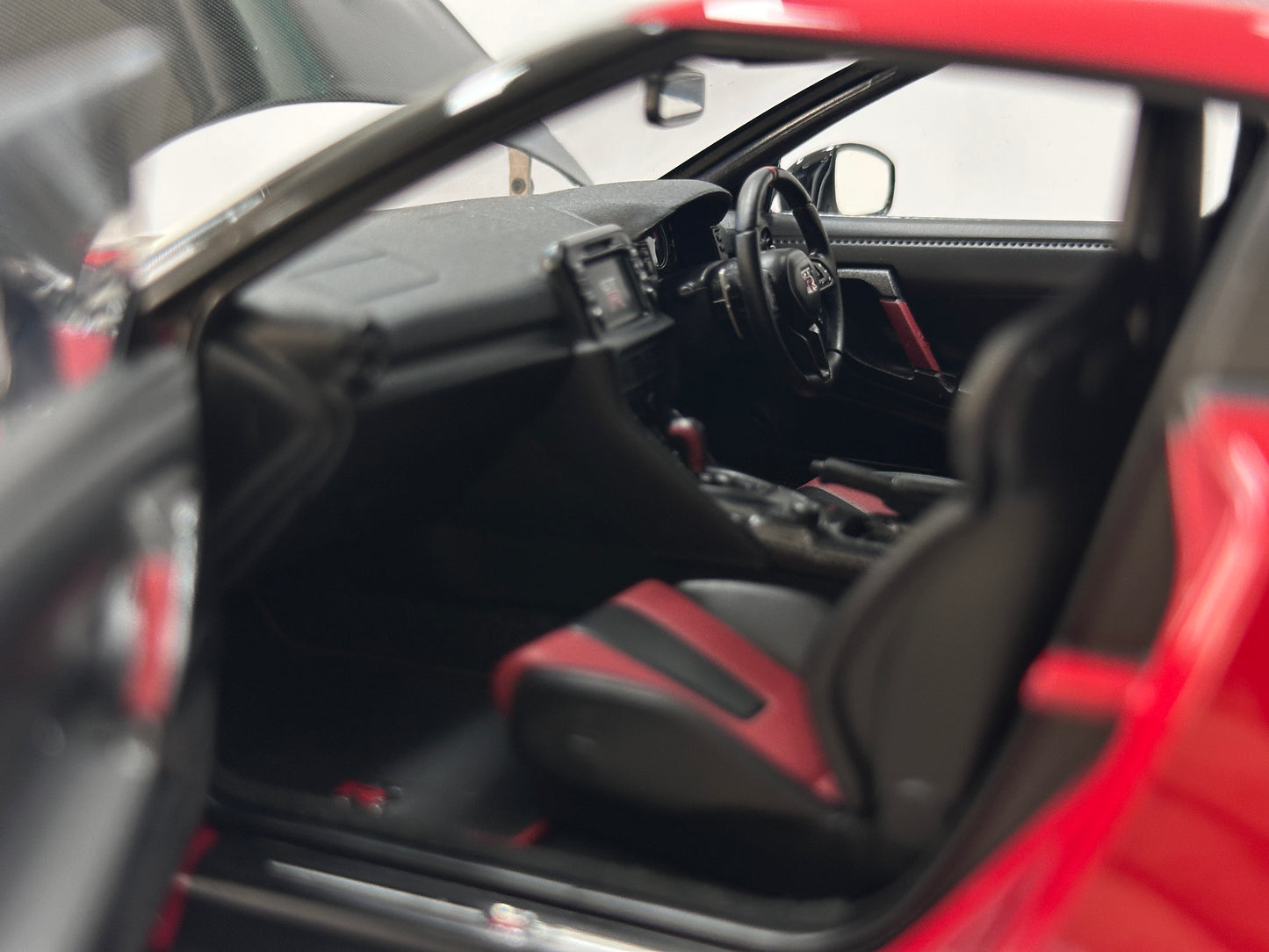 MOTORHELIX 1/18 Nissan GT-R NISMO (R35) Special Edition 2022 Vibrant Red MH367