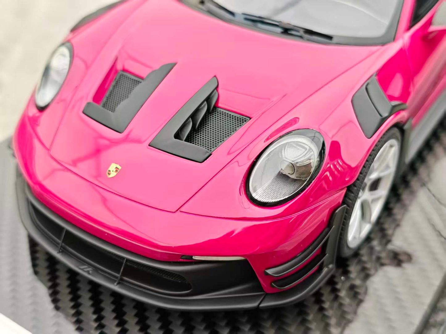 VIP 1/18 Porsche 911 GT3 RS-Manthey Racing, Pink VIP190