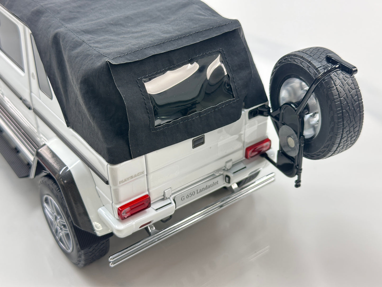 Almost Real 1/18 Mercedes-Benz G 650 Landaulet Metallic White 820213