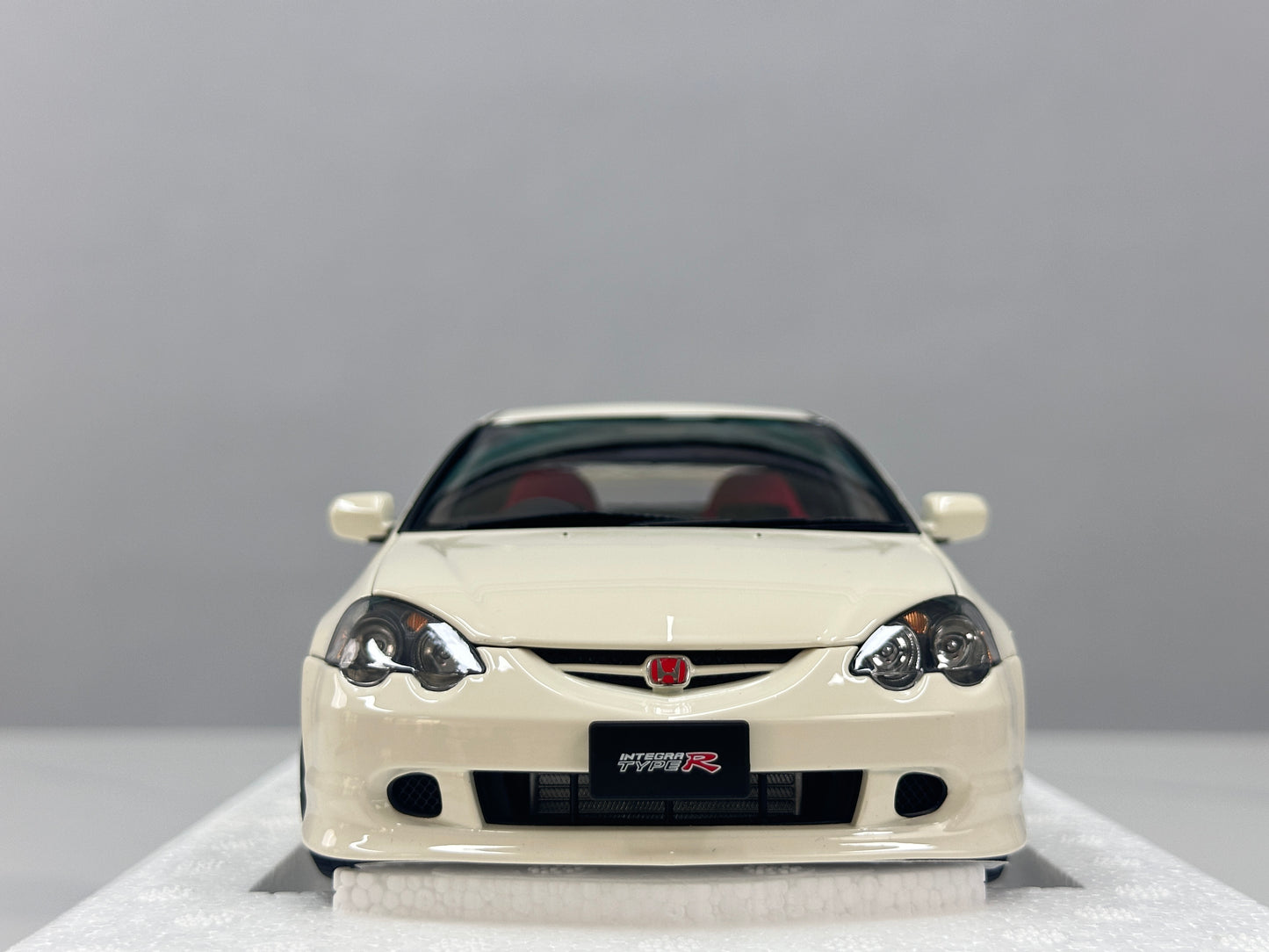 LCD 1/18 Honda Integra (DC5) Type R - Championship White (LCD18019-WH)