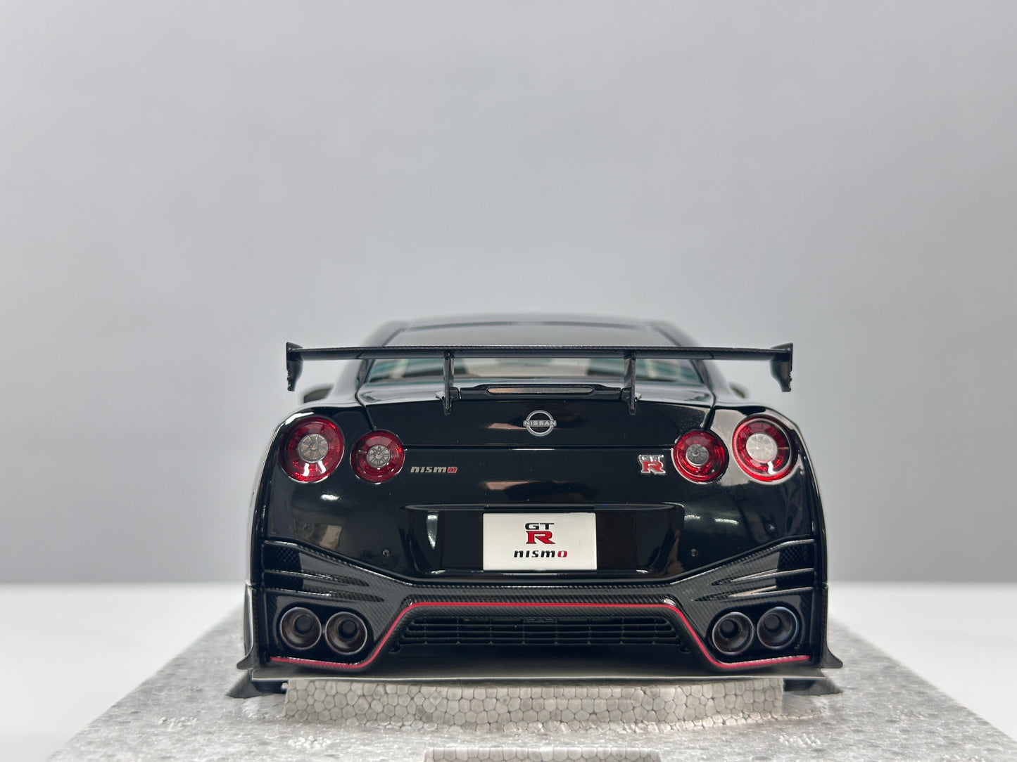 MOTORHELIX 1/18 Nissan GT-R NISMO (R35) Special Edition 2022 – Meteor Flake Black (MH379)