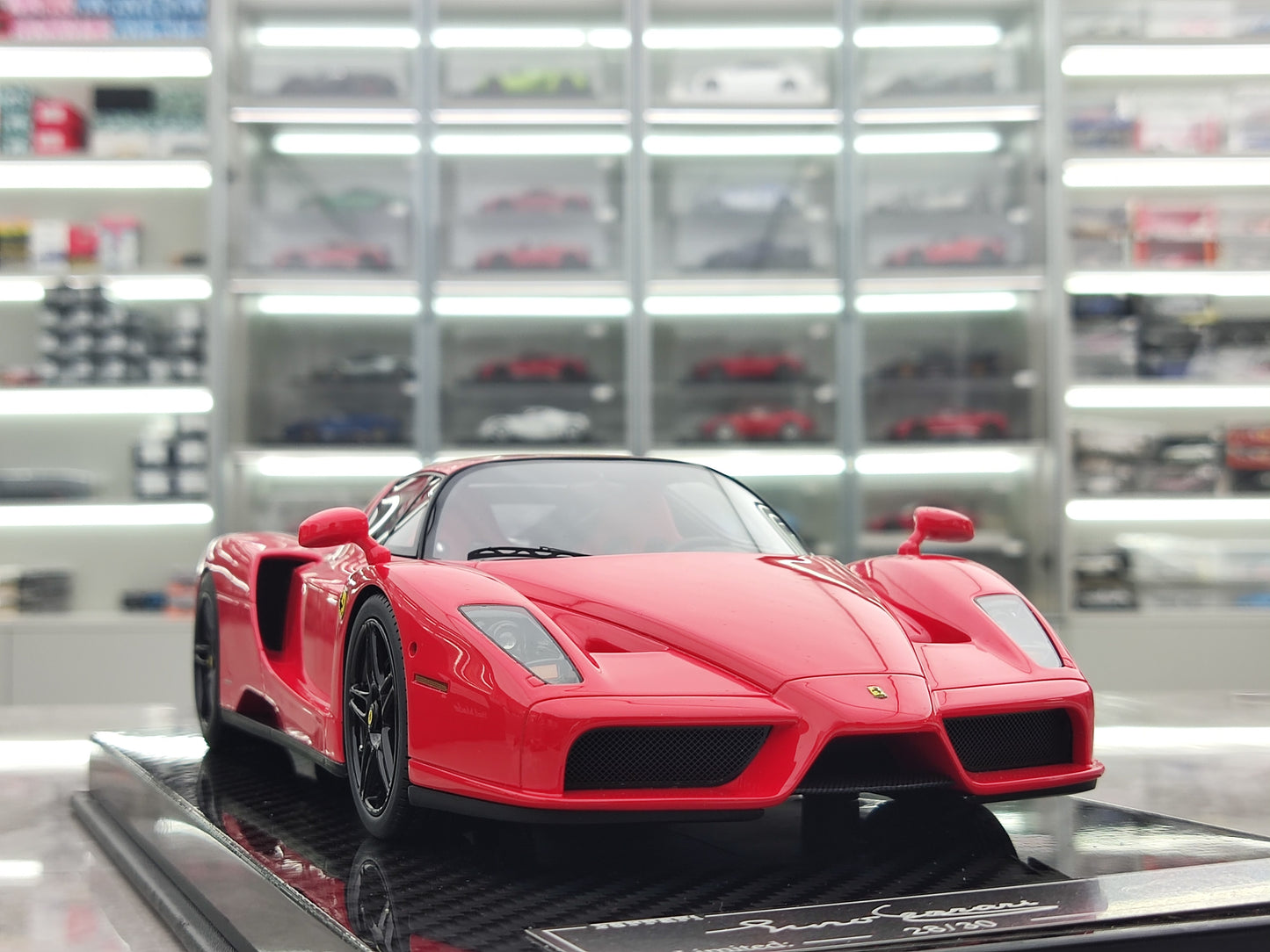 UU 1/18 Ferrari Enzo Standard Red Car Model Decoration JS-UU005