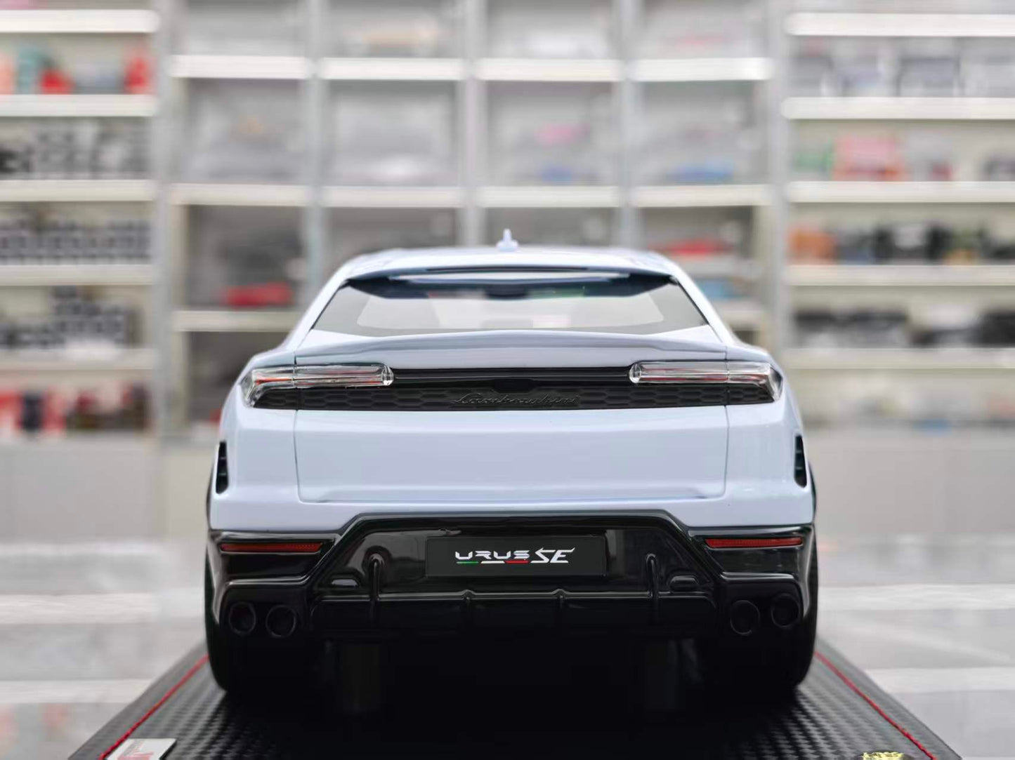 MR 1/18 Lamborghini Urus SE Sapphire White LAMBO061B
