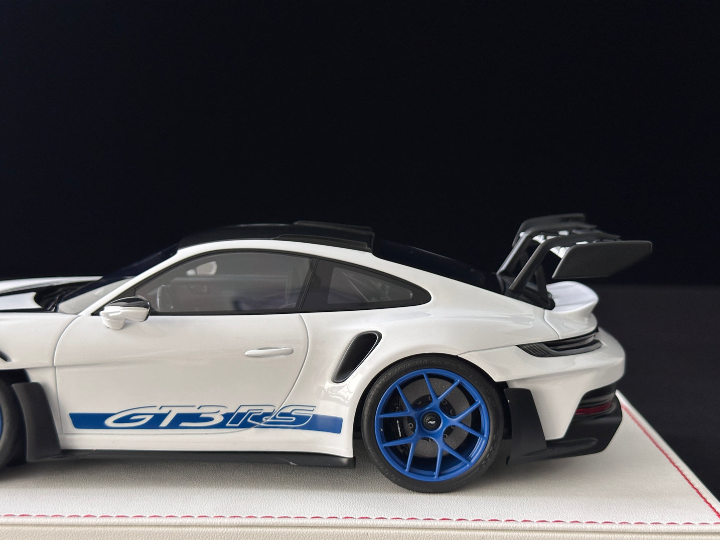 GH MODEL 1/18 Porsche 992 GT3RS Sky Grey GH015