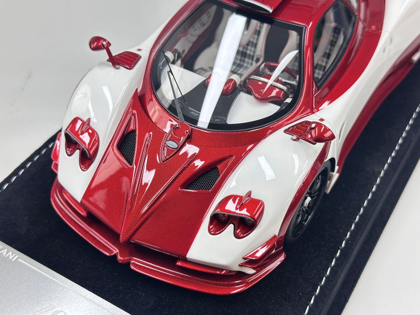 HH Model 1/18 Pagani Zonda (Red & White Carbon Fiber) HH676