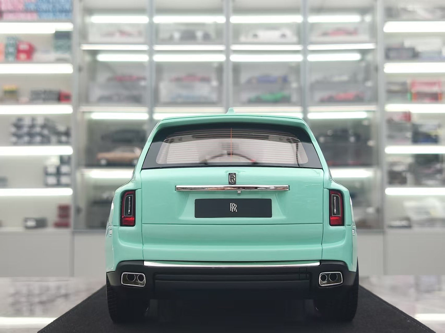 GL 1/18 Rolls-Royce Cullinan Pink and Green Resin Model JS-GL036