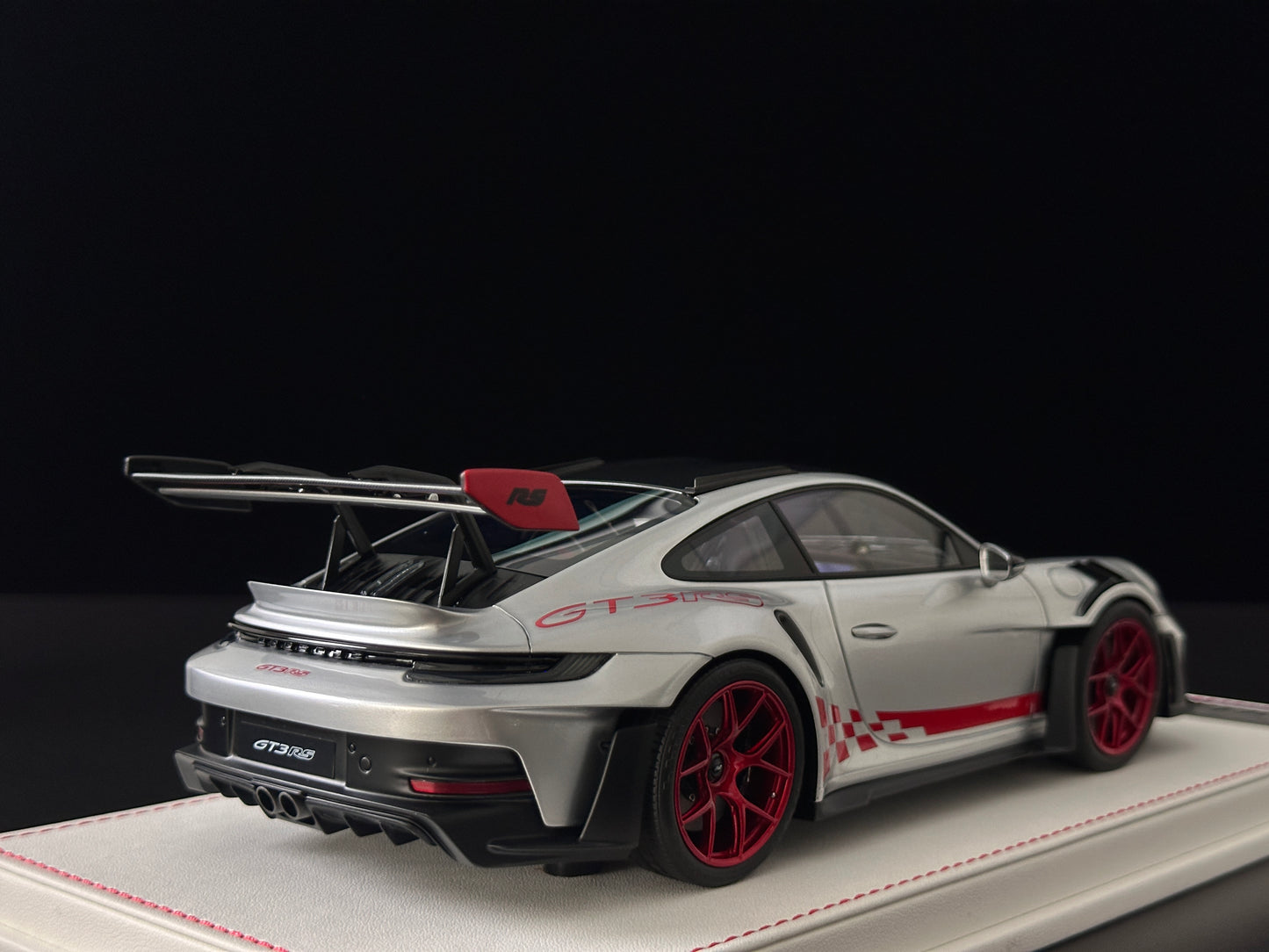 GH MODEL 1/18 Porsche 992 GT3RS Red Seals/GT Silver GH014