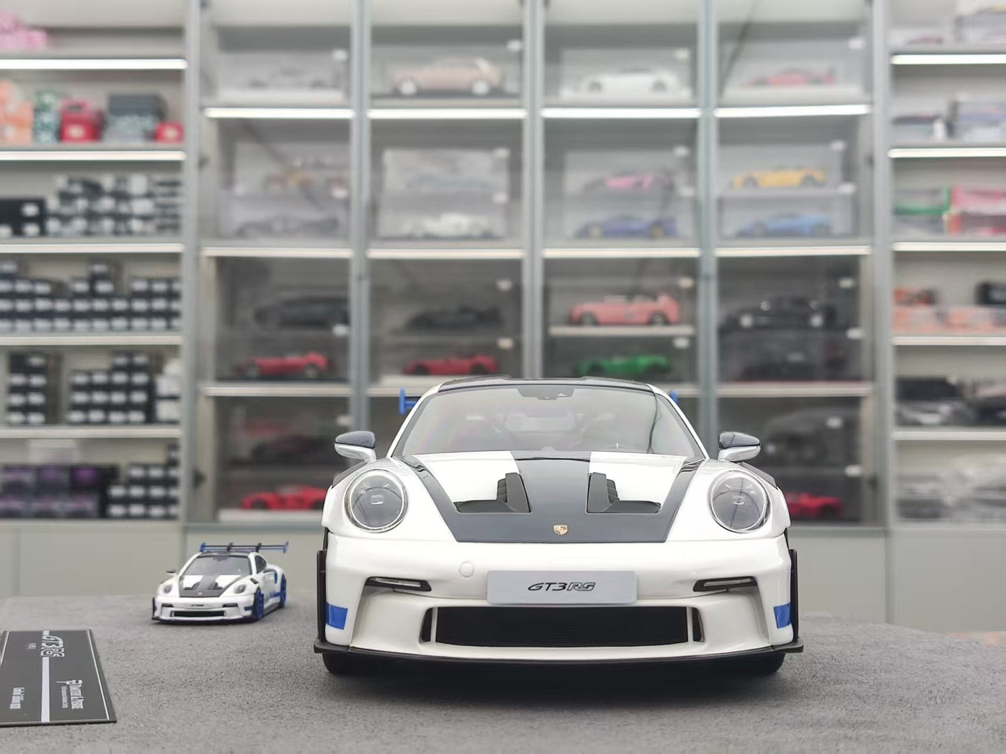 TIMOTHY&PIERRE 1/18 Porsche 911 GT3RS Sonderwunsch White with Blue Carbon TP189