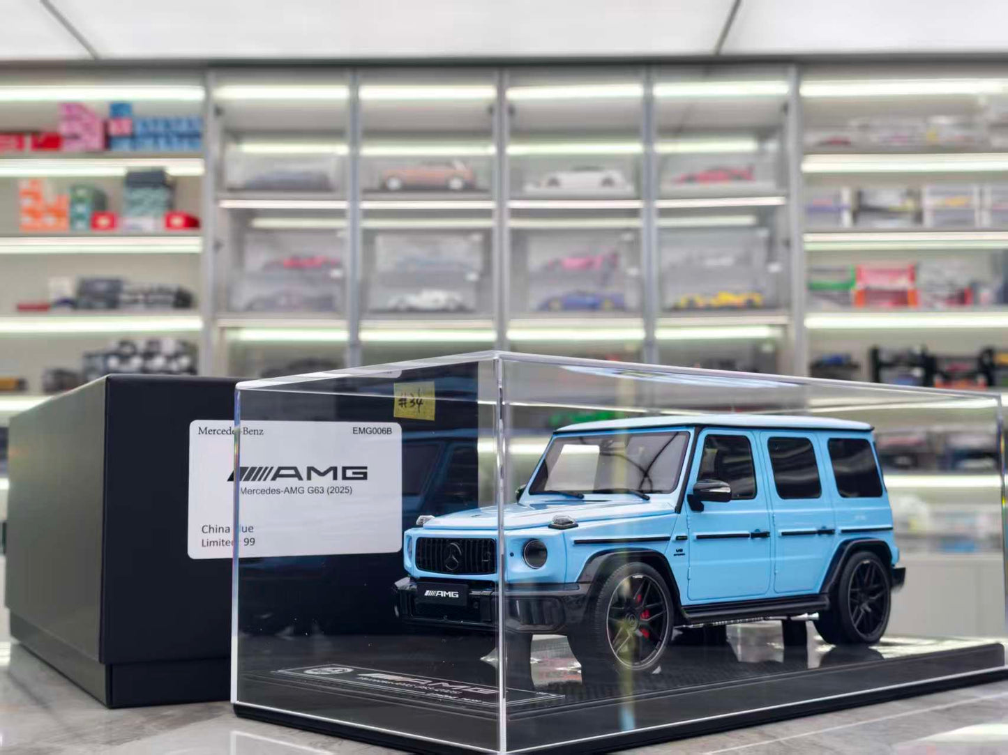 Dino Model 1/18 Mercedes-Benz G63 Black Base EMG001-008B