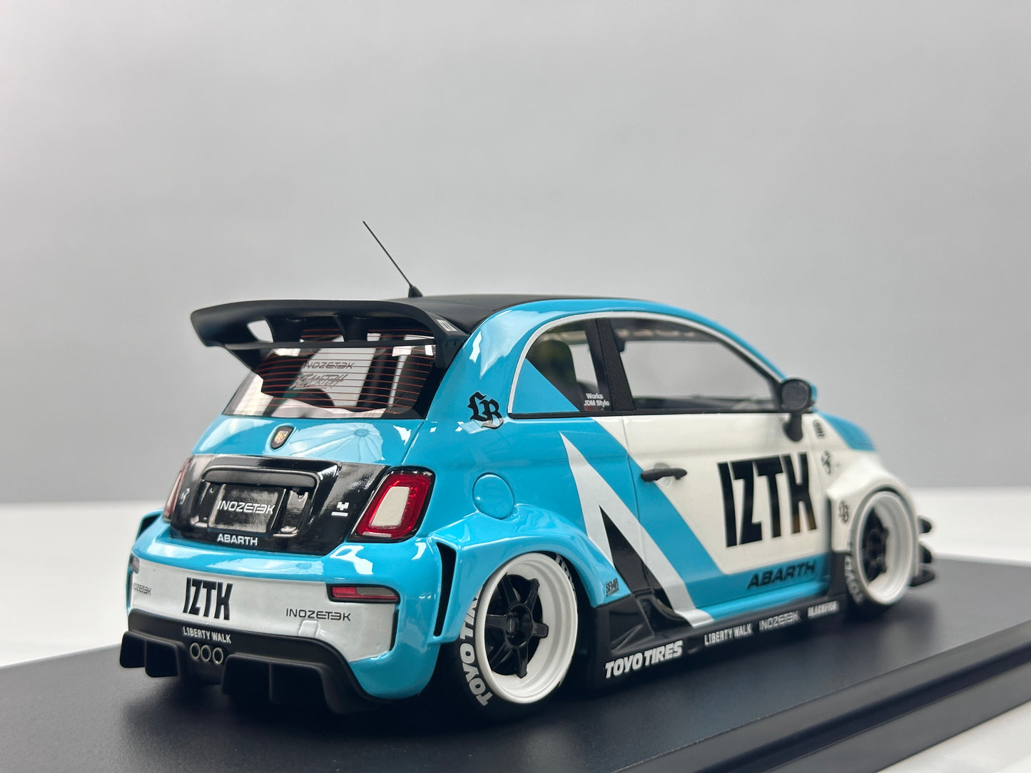 Topspeed 1/18 LB-WORKS x Abarth Works IZTK Abarth 95 – Blue & White Livery (TS0623)