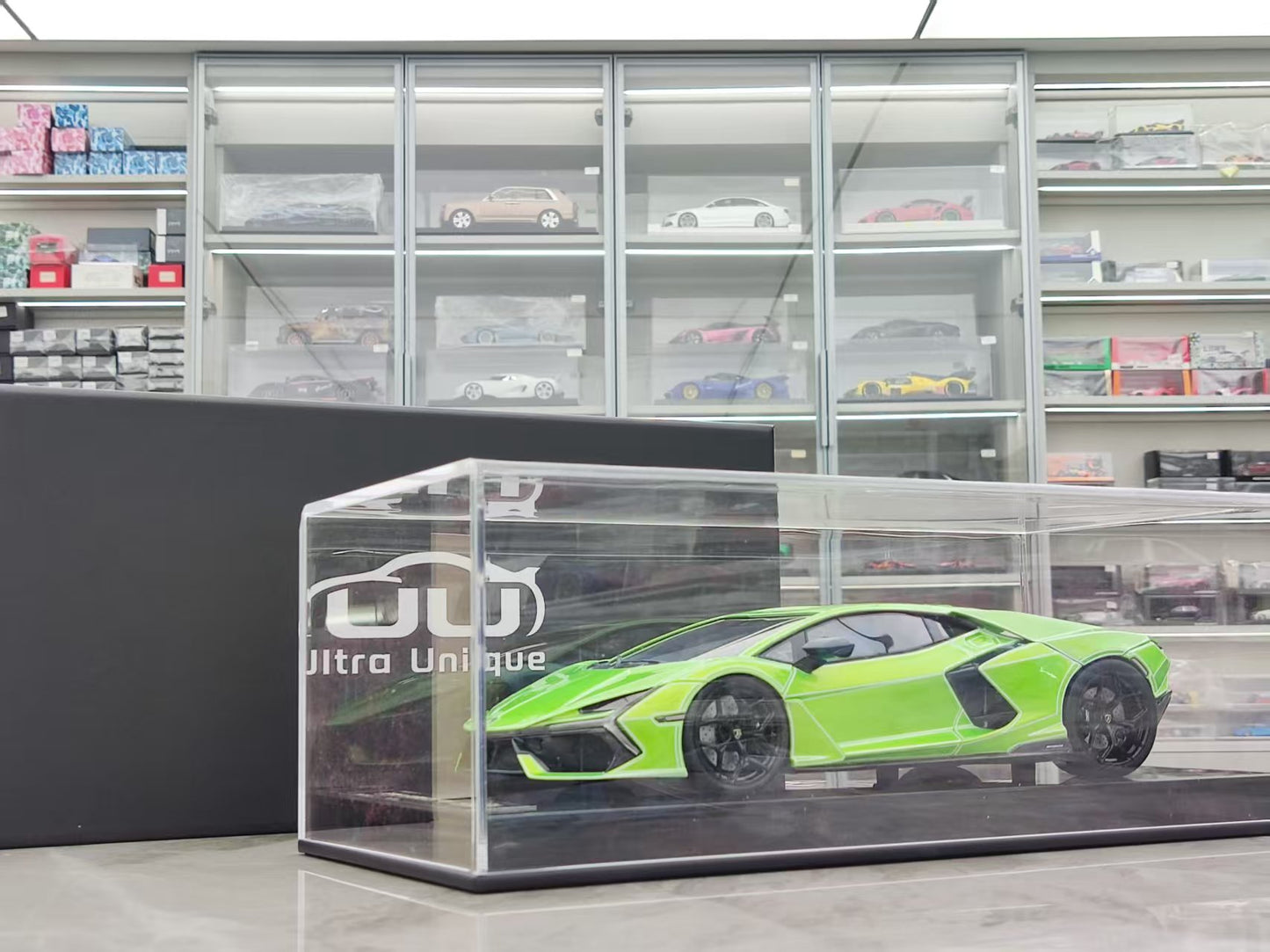 UU 1/18 Lamborghini Revuelto Limited Edition Diecast Model Car