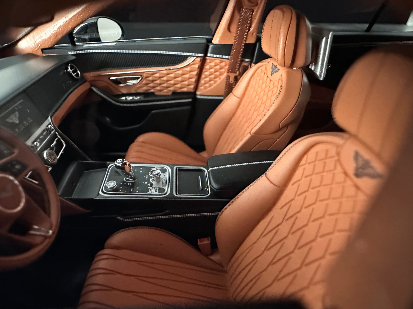 HH Model 1/18 Bentley Flying Spur Diamond Black HH627