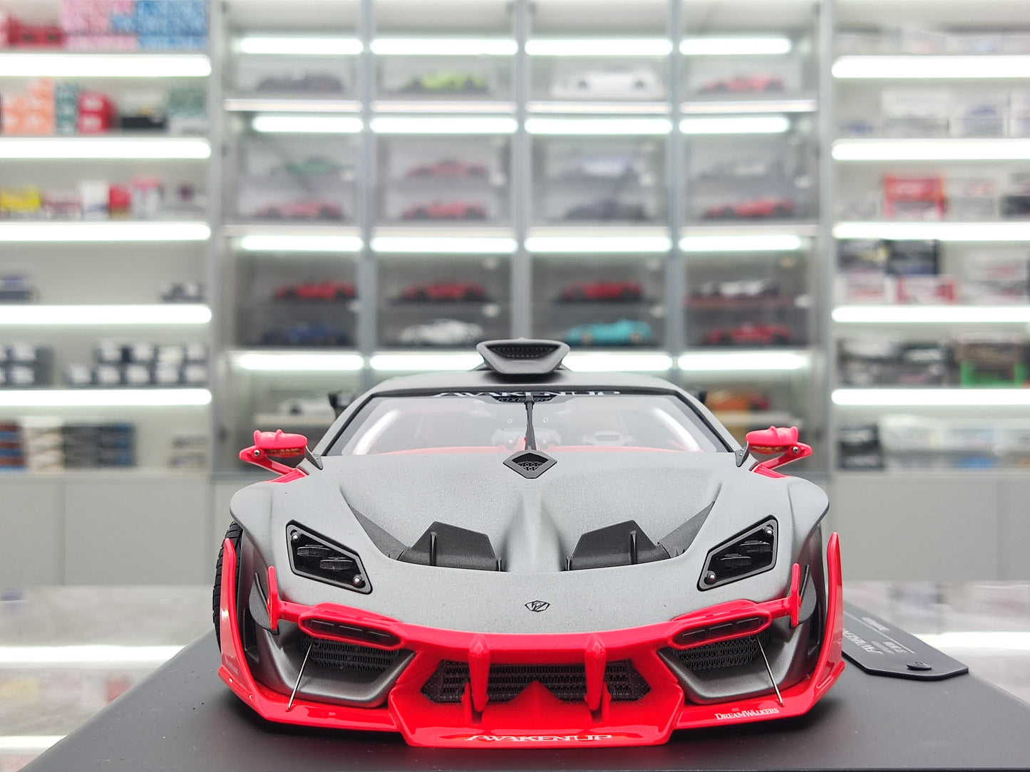 Dreamwalkers 1/18 Lamborghini Awakenup-D661 Mata Arĝenta Tegaĵo Simulada Modelaŭto A-D661-ST02