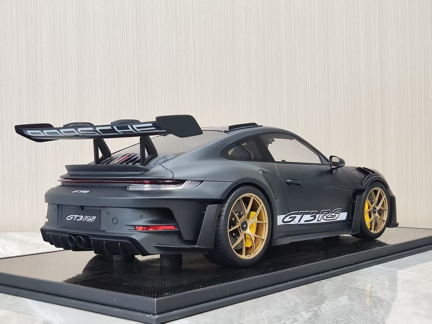 DINOMODEL 1/8 Porsche 992 GT3 RS – Matte Black (PR028P)