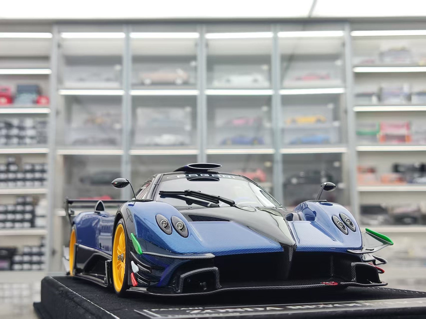 HH Model 1/18 Pagani Zonda R & Evolution Specials Blue & Black Double Carbon Italian Stripes HH566
