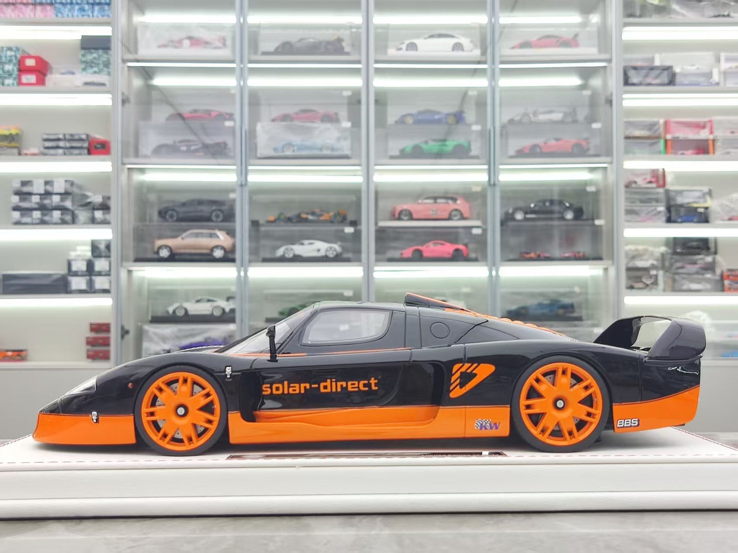 GL 1/18 Maserati MC12 Black and Orange Resin Model JS-GL022