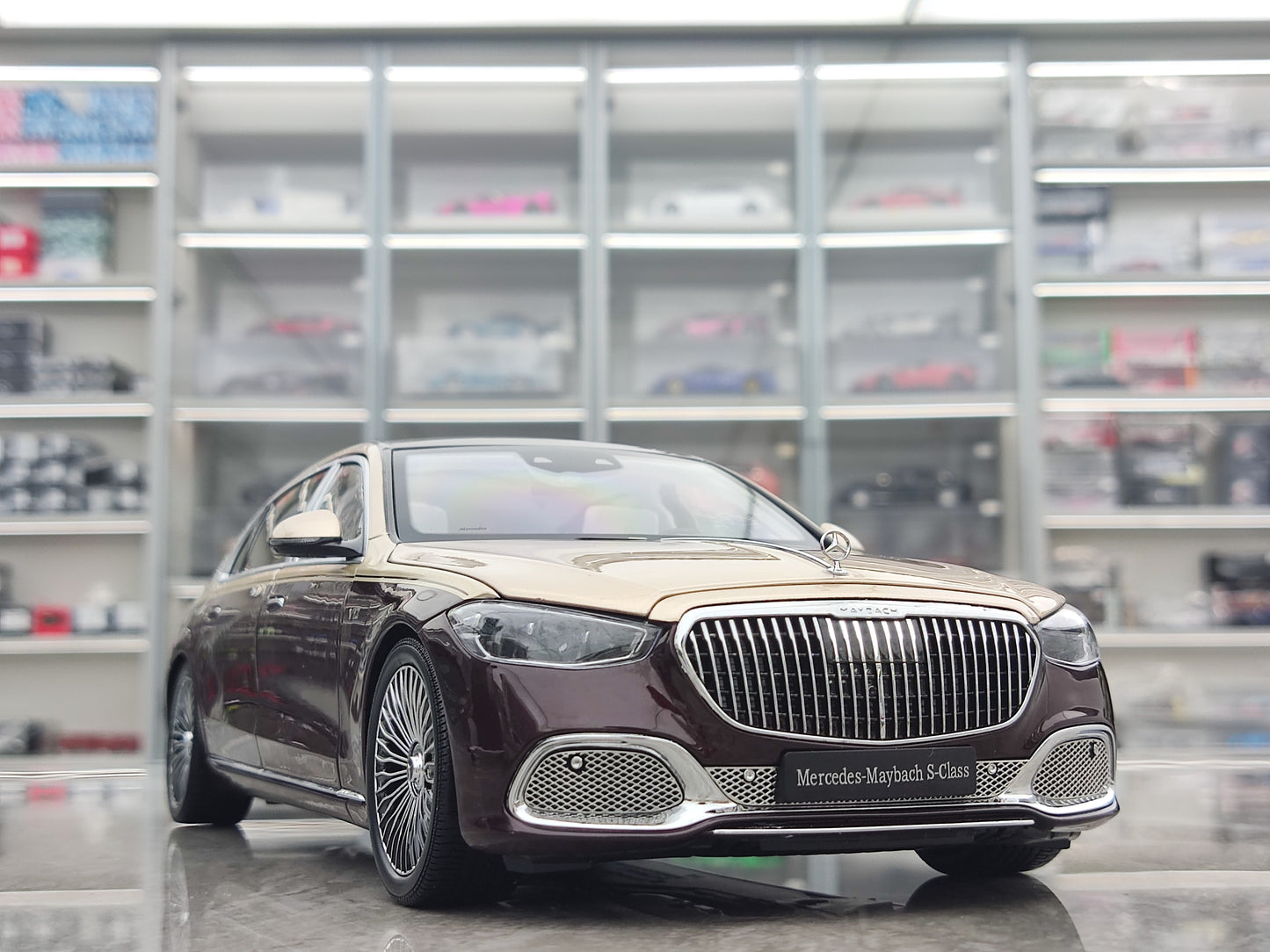 Almost Real 1/18 Mercedes-Maybach S-Class, Kalahari Gold/Tourmaline Red, 820122B