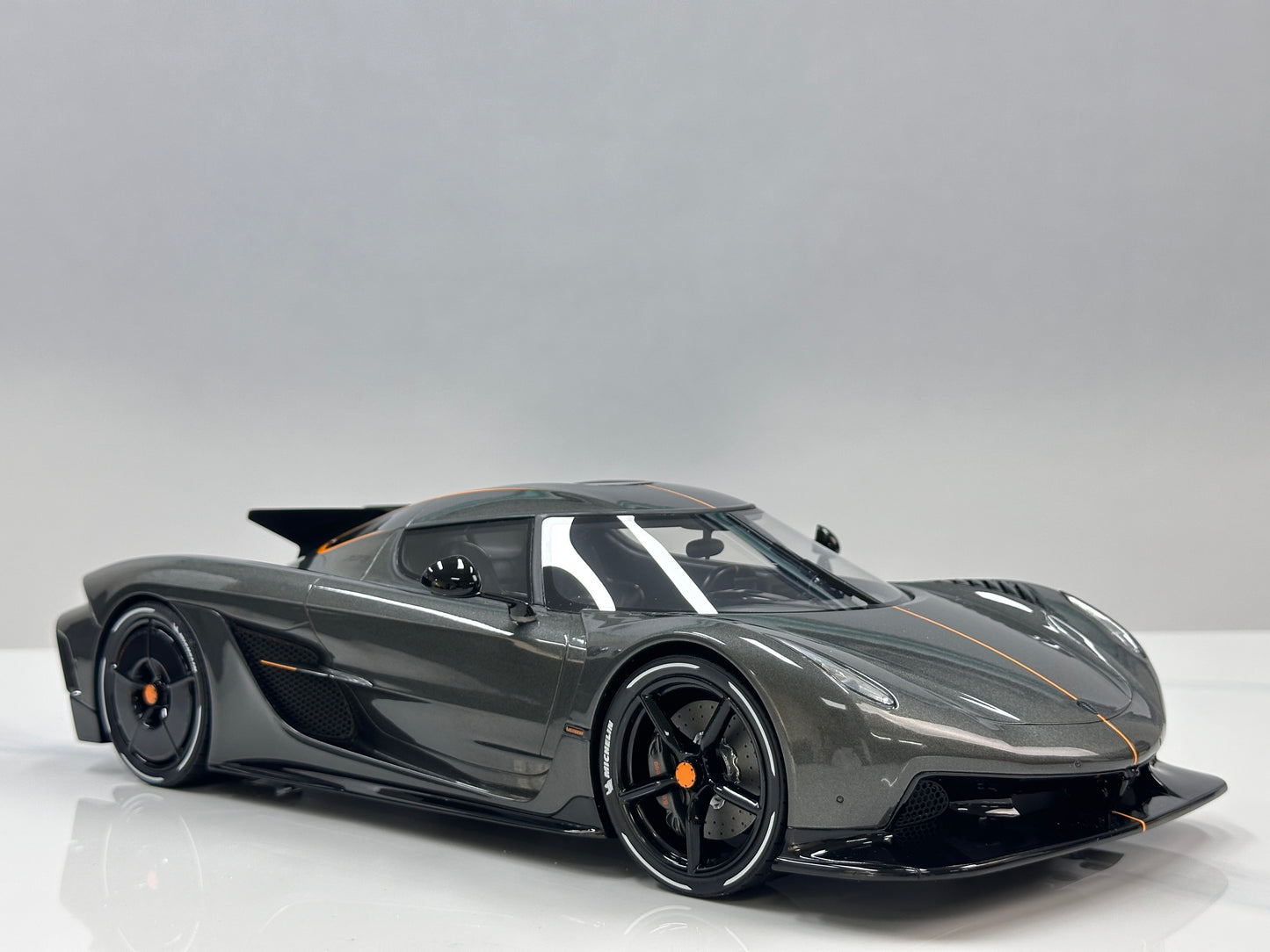 GT Spirit 1/12 Koenigsegg Jesko Absolut 0-400-0 km/h Record – Grey (GT575)