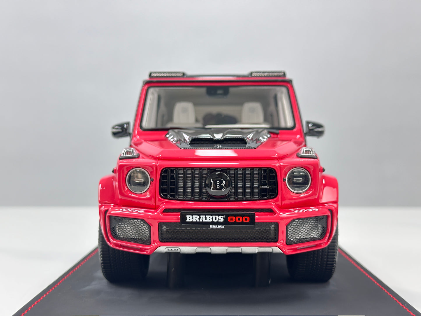 BBA Model 1/18 Brabus G800 "Lotso" (Strawberry Bear) BBA083
