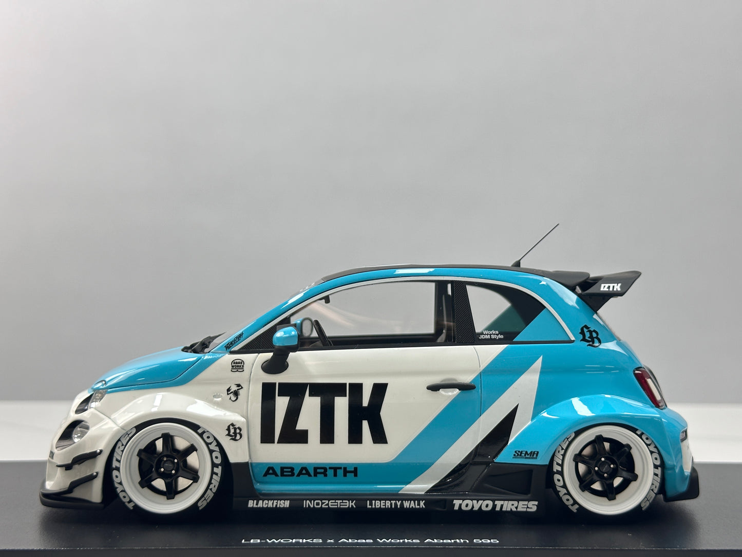 Topspeed 1/18 LB-WORKS x Abarth Works IZTK Abarth 95 – Blue & White Livery (TS0623)