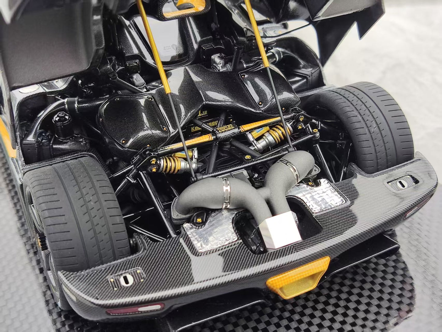 FRONTIART 1/18 Koenigsegg Agera S Hundra 7100 Carbon Gold Resin Full Opening FA187