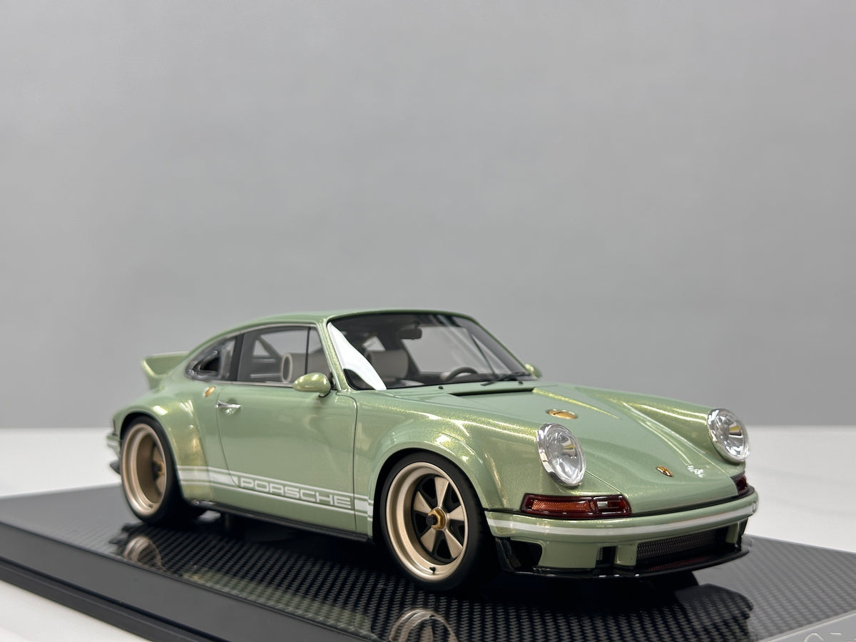 Dino Model 1/18 Porsche Singer DLS – Urban Bamboo Green (DC008)