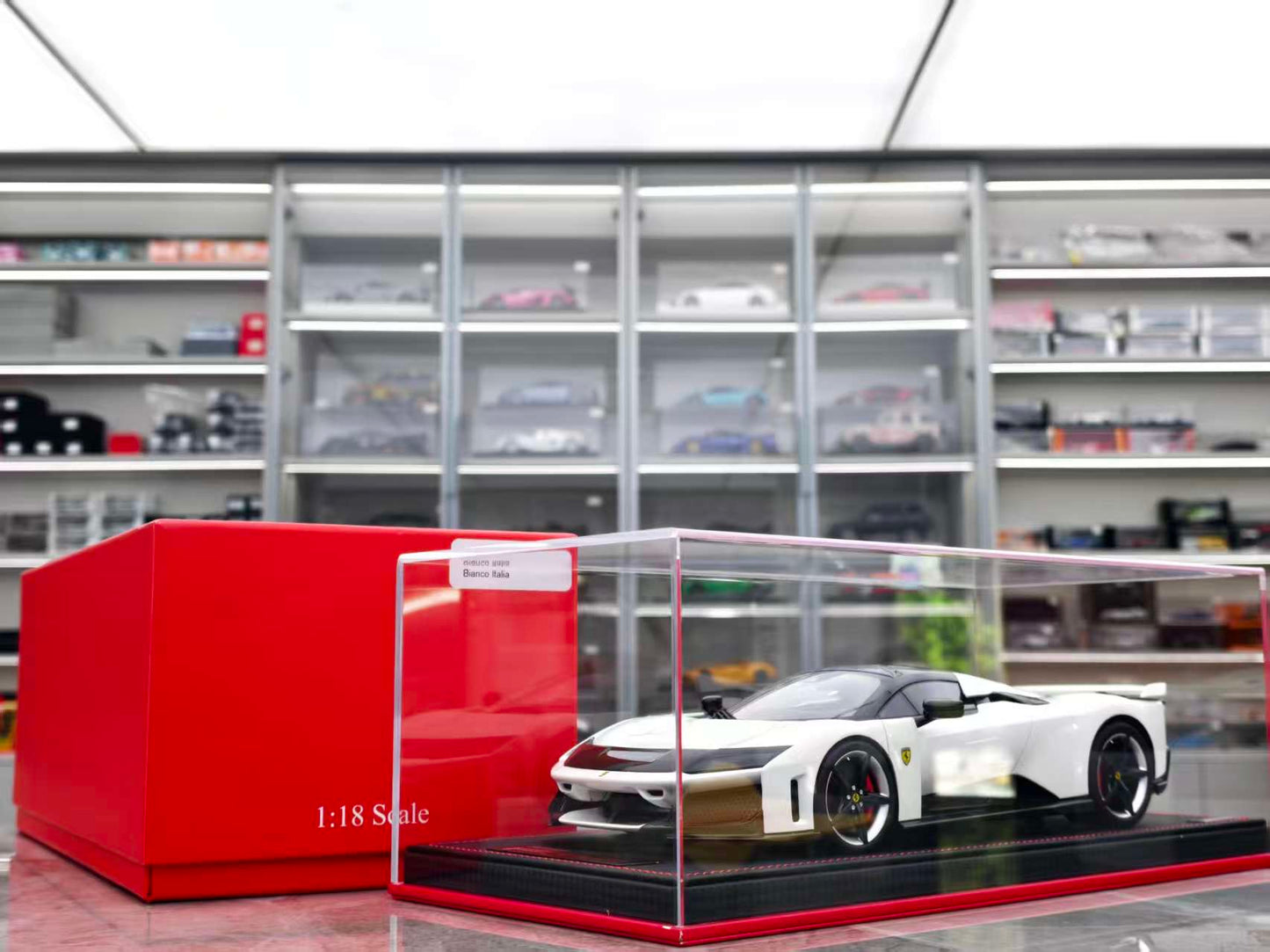 MR 1/18 Ferrari F80 Italian White FE045C