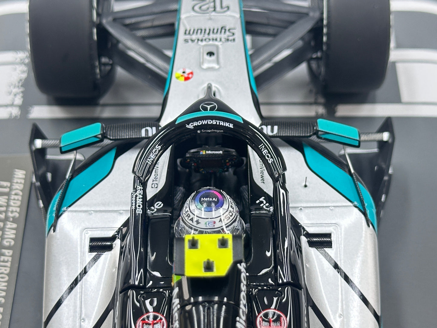 MINICHAMPS 1/18 Mercedes-AMG PETRONAS F1 Team W17 (K. Antonelli – 2026 Japanese Grand Prix Winner) – Silver Livery (117260312)