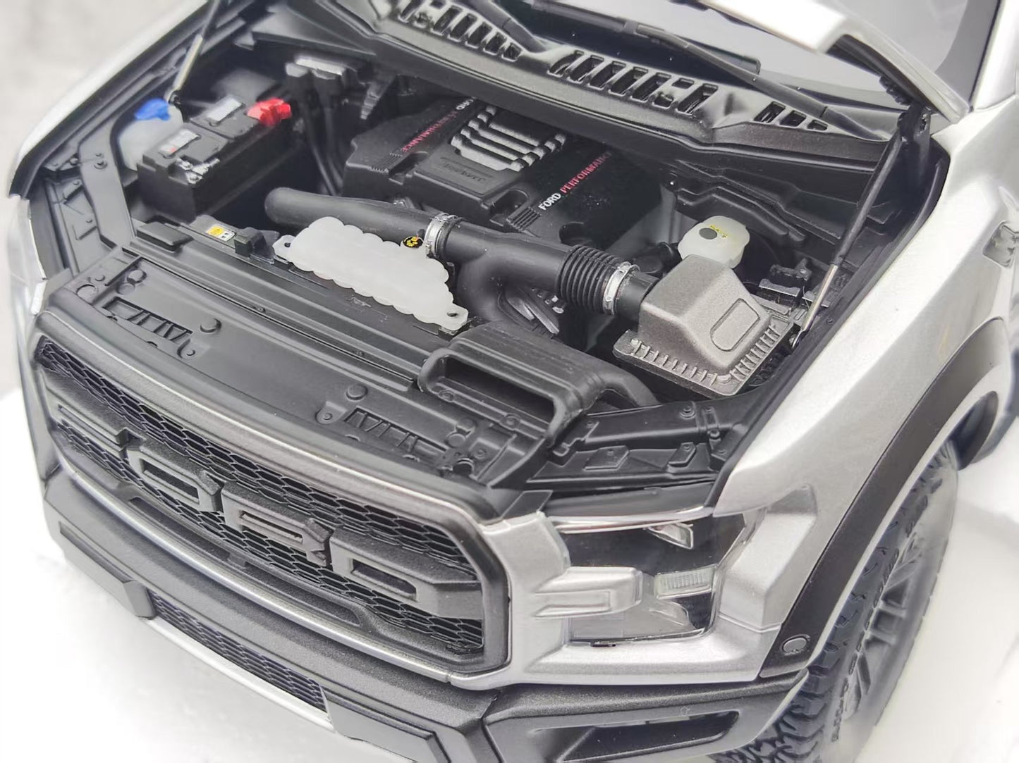 AUTO Art 1/18 Ford F-150 RAPTOR SUPERCREW 2019 Silver 72950