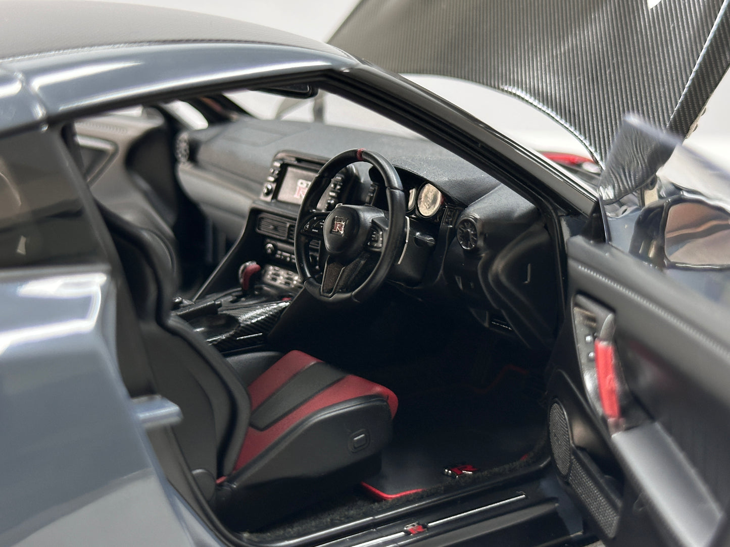 MOTORHELIX 1/18 Nissan GT-R NISMO (R35) Special Edition 2022 Stealth Grey MH369