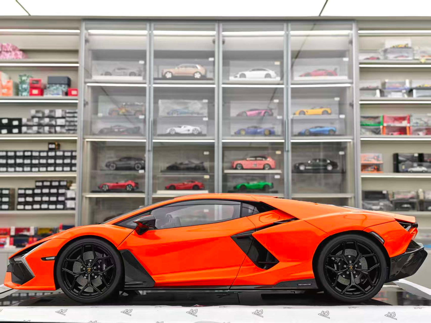 Amalgam 1/8 Lamborghini Revuelto Orange M6299-SC1