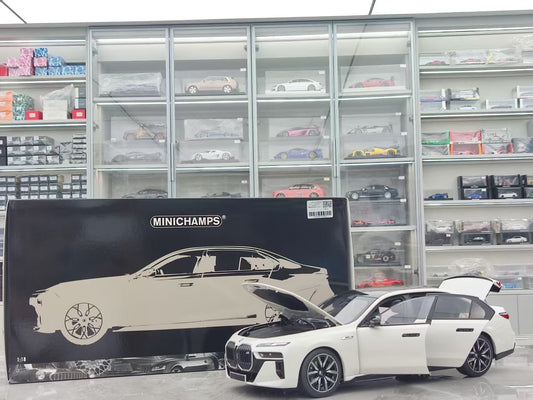 MINICHAMPS 1/18 BMW i7 M70 (G70) Diecast Fully Opening Car Model