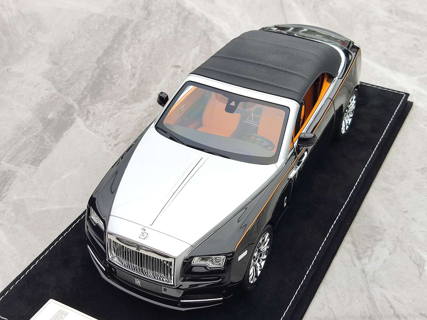 HH Model 1/18 Rolls-Royce Dawn Diamond Black/Titanium Silver HH424