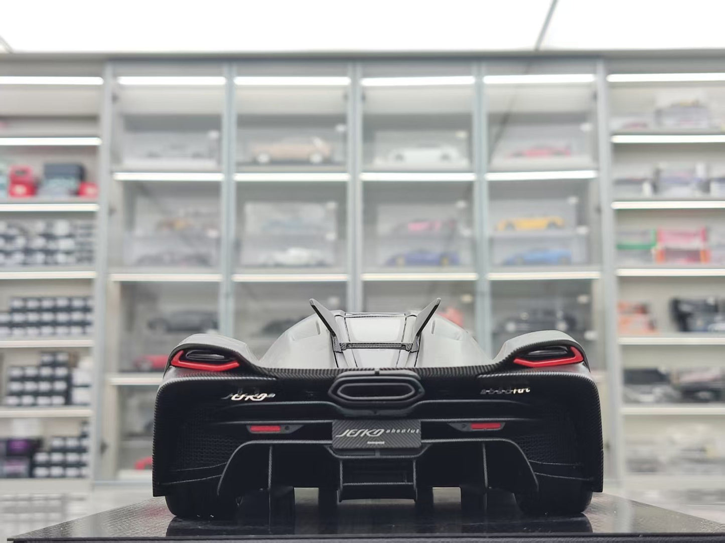 FRONTIART 1/18 Koenigsegg Jesko Absolut 7289 Bare Carbon FA185