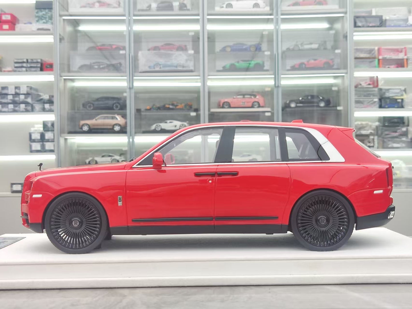GL 1/18 Rolls-Royce Cullinan Red Model Car JS-GL032