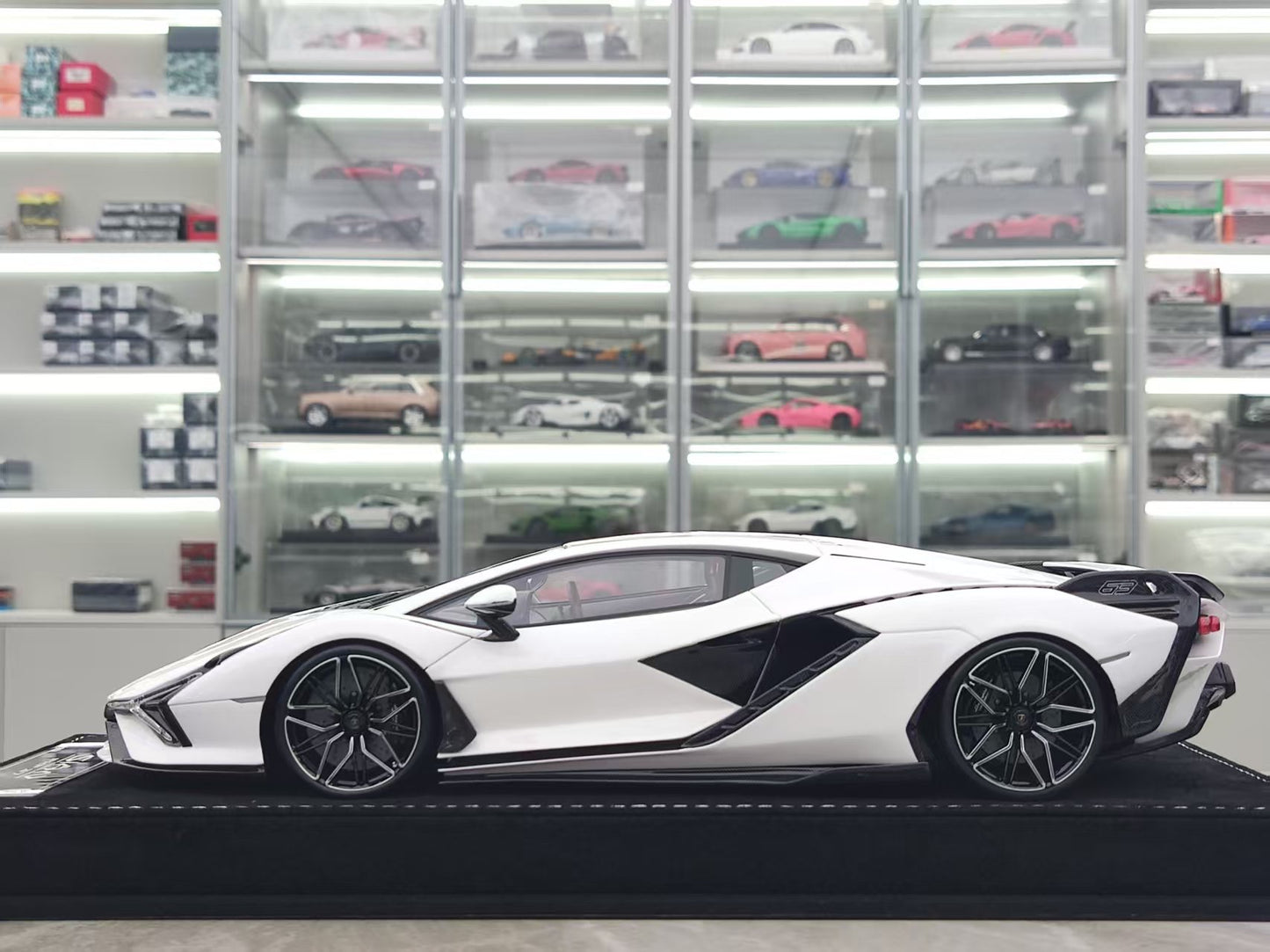 HH Model 1/18 Lamborghini Sian FKP 37 Pearl White HH497