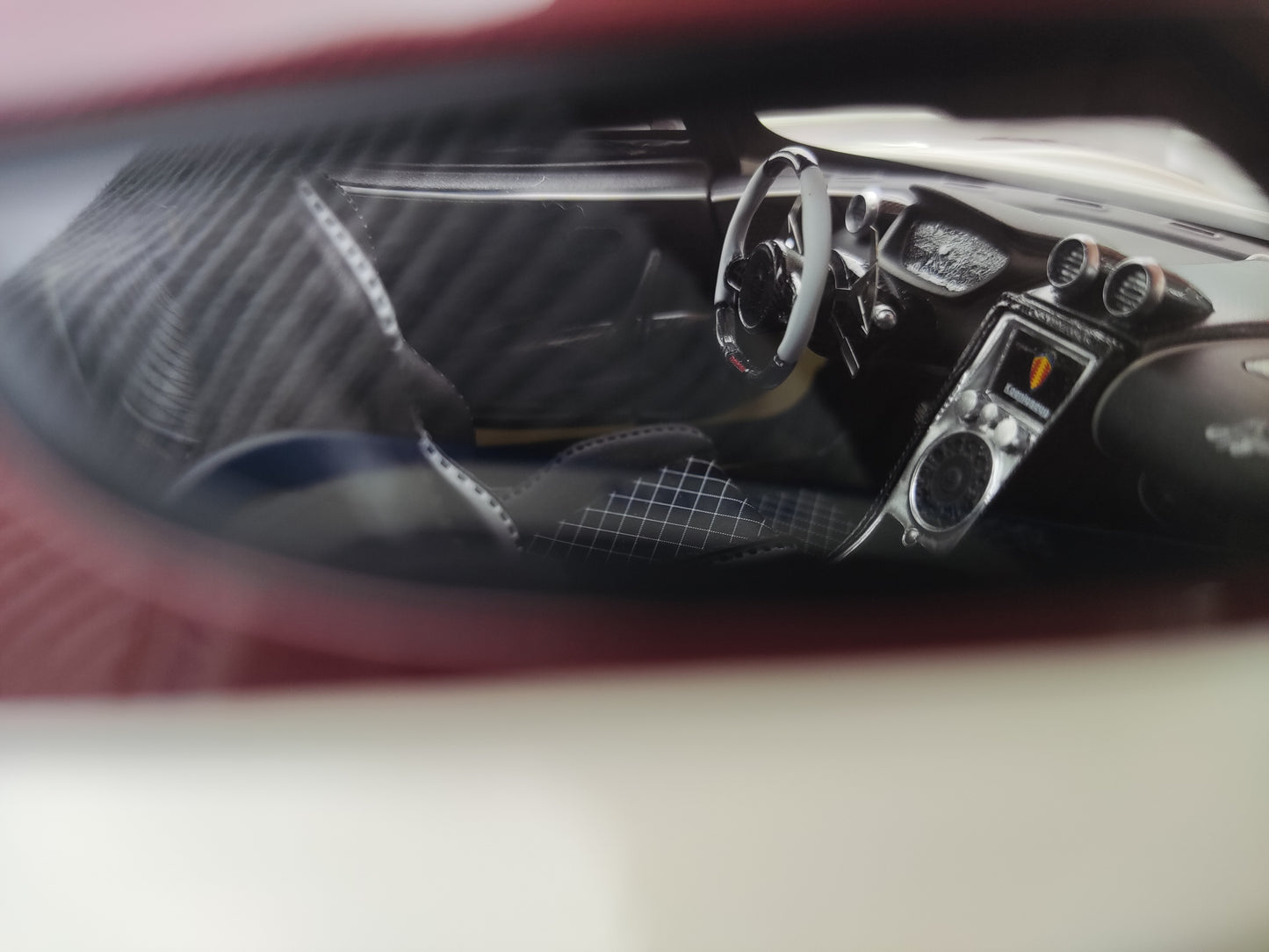 FRONTIART 1/18 Koenigsegg AGERA RS White Red Line FA042