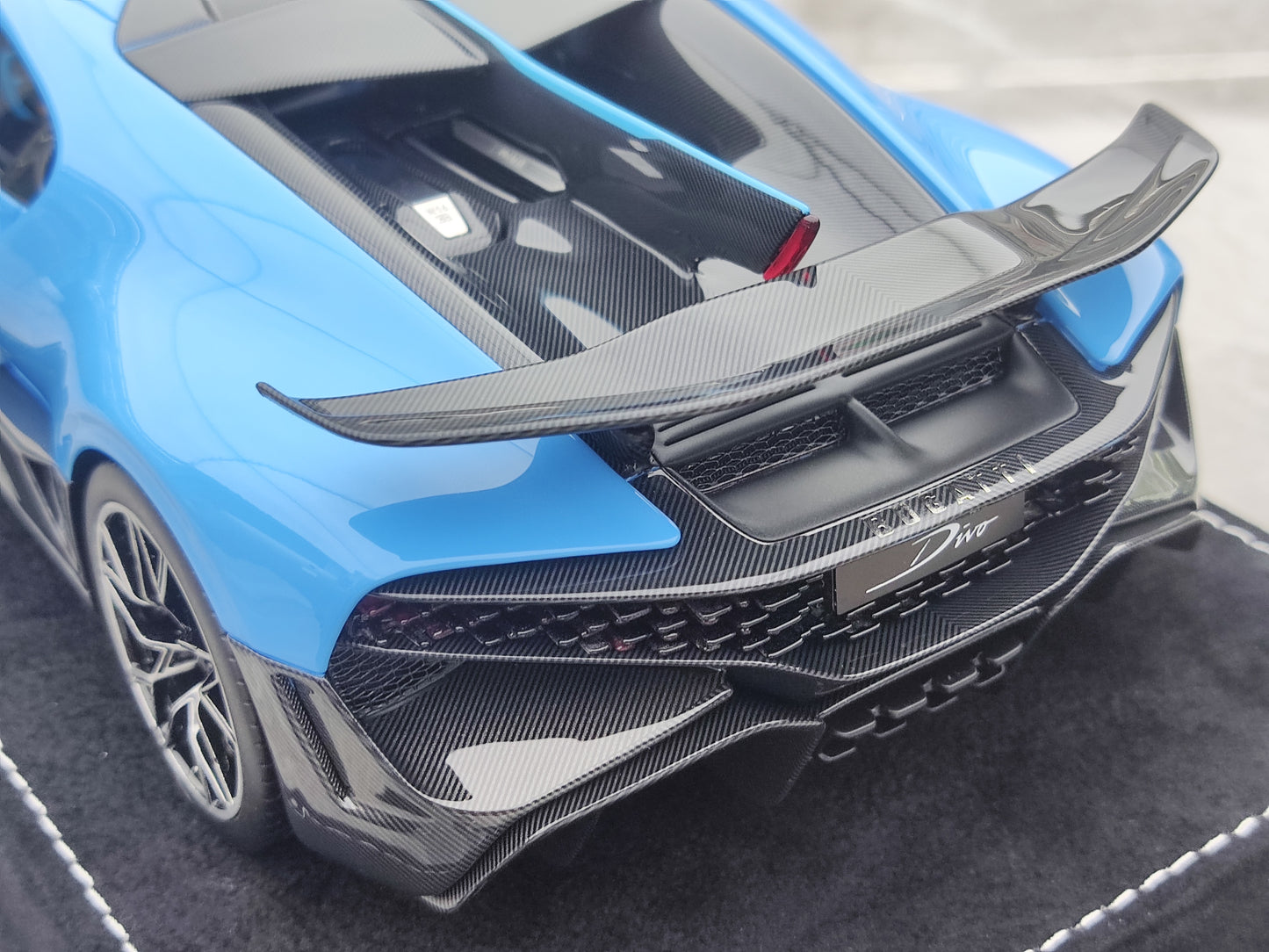 HH Model 1/18 Bugatti Divo Ocean Blue HH507
