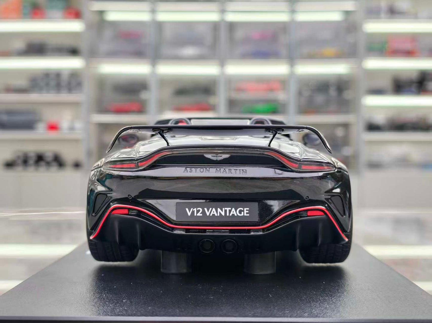 GT Spirit 1/18 ASTON MARTIN V12 VANTAGE6 GT923