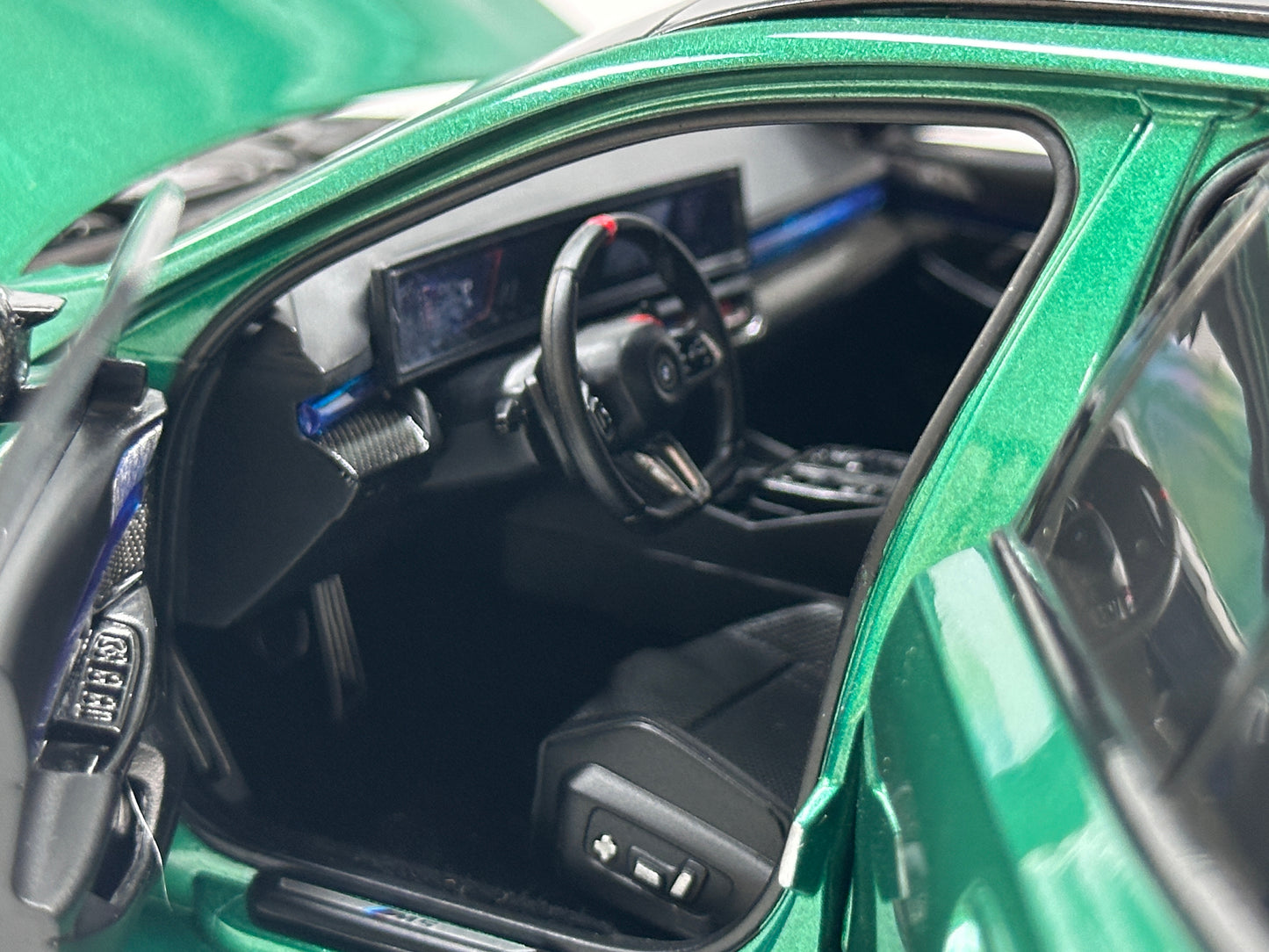 MINICHAMPS 1/18 BMW M5 Touring (2024) – Metallic Green (110023902)