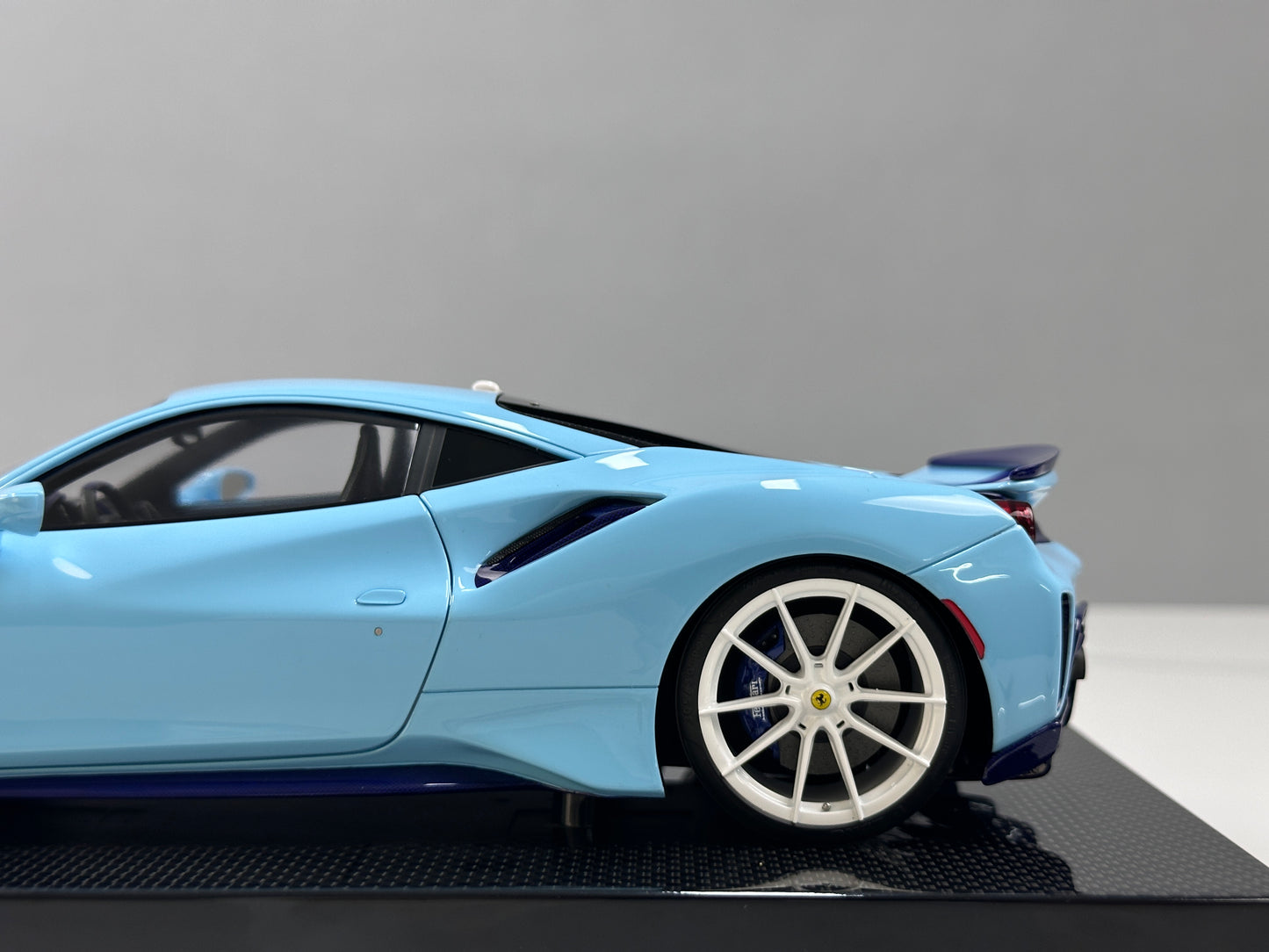 DM Pro 1/18 Ferrari 488pista Resin Fully Opening Baby Blue Simulation Model Car DGP001B