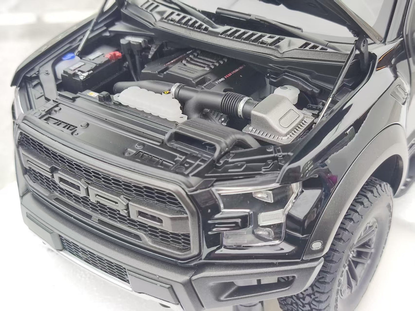 AUTO Art 1/18 Ford F-150 RAPTOR SUPERCREW 2019 Black 72947