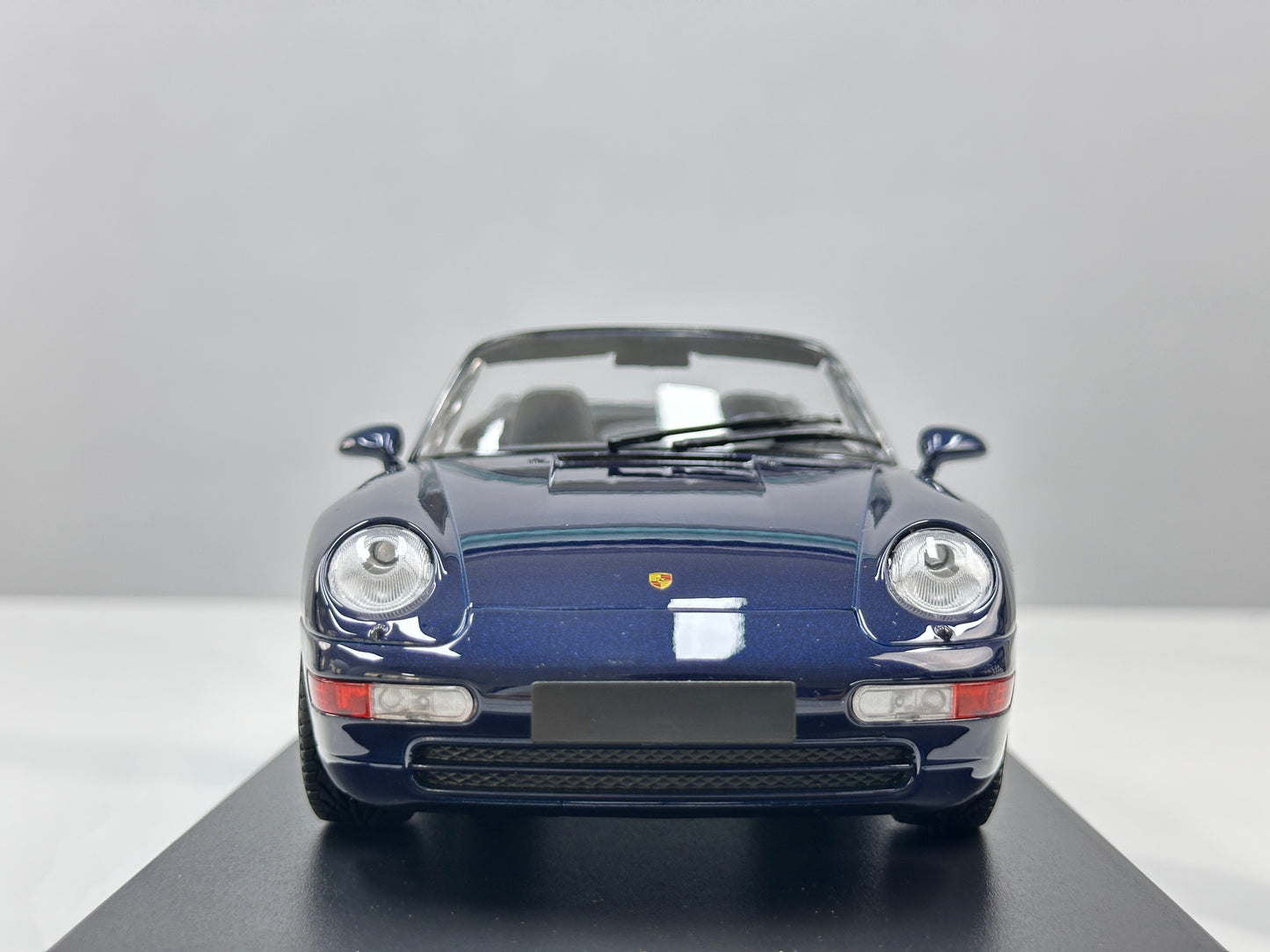 MINICHAMPS 1/18 Porsche 911 (993) Cabriolet Metallic Blue (155061130)